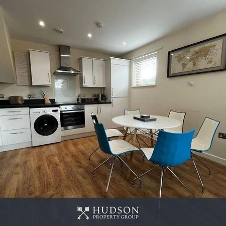 Three Bedroom Townhouse With Parking Telford Zewnętrze zdjęcie