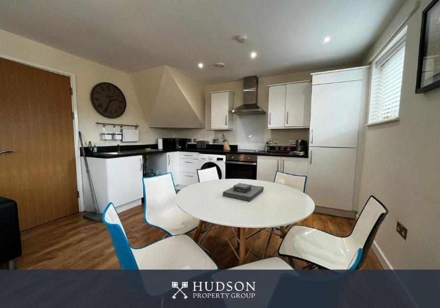 Three Bedroom Townhouse With Parking Telford Zewnętrze zdjęcie