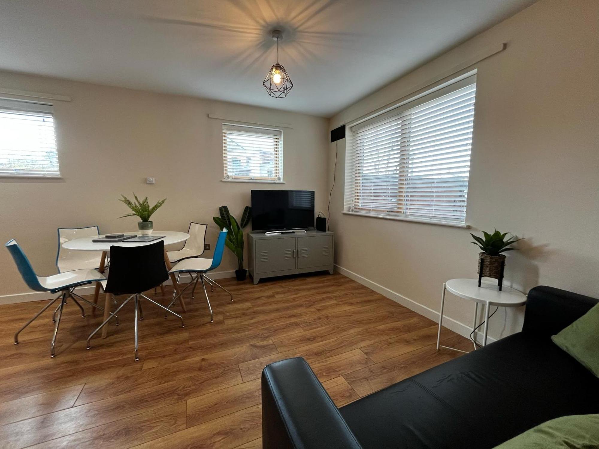 Three Bedroom Townhouse With Parking Telford Zewnętrze zdjęcie