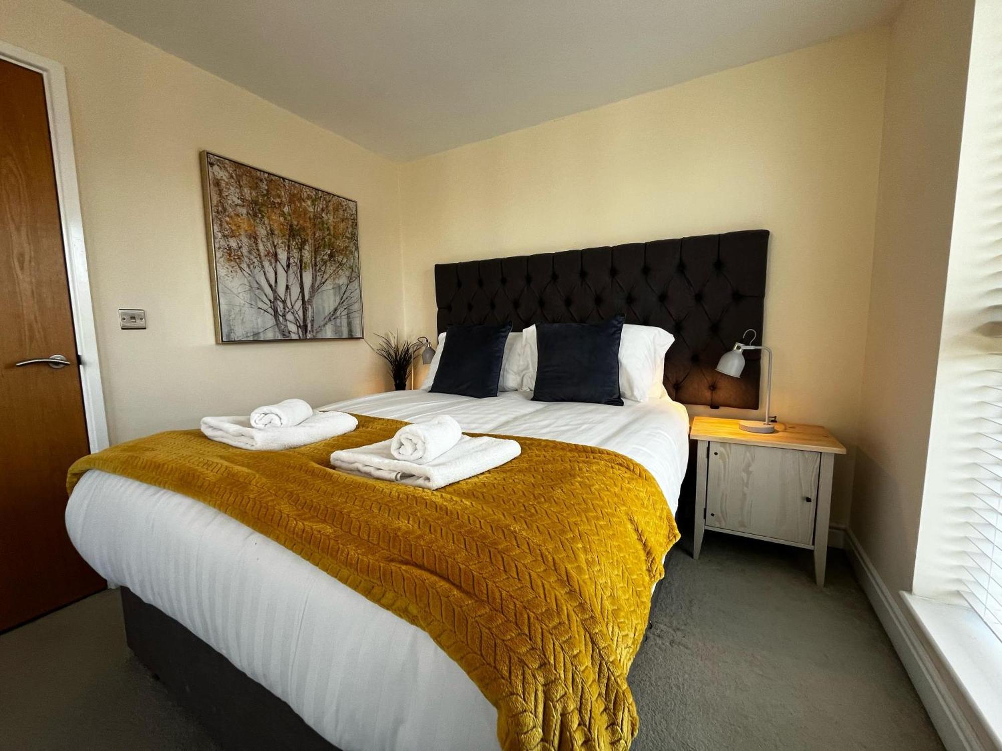 Three Bedroom Townhouse With Parking Telford Zewnętrze zdjęcie