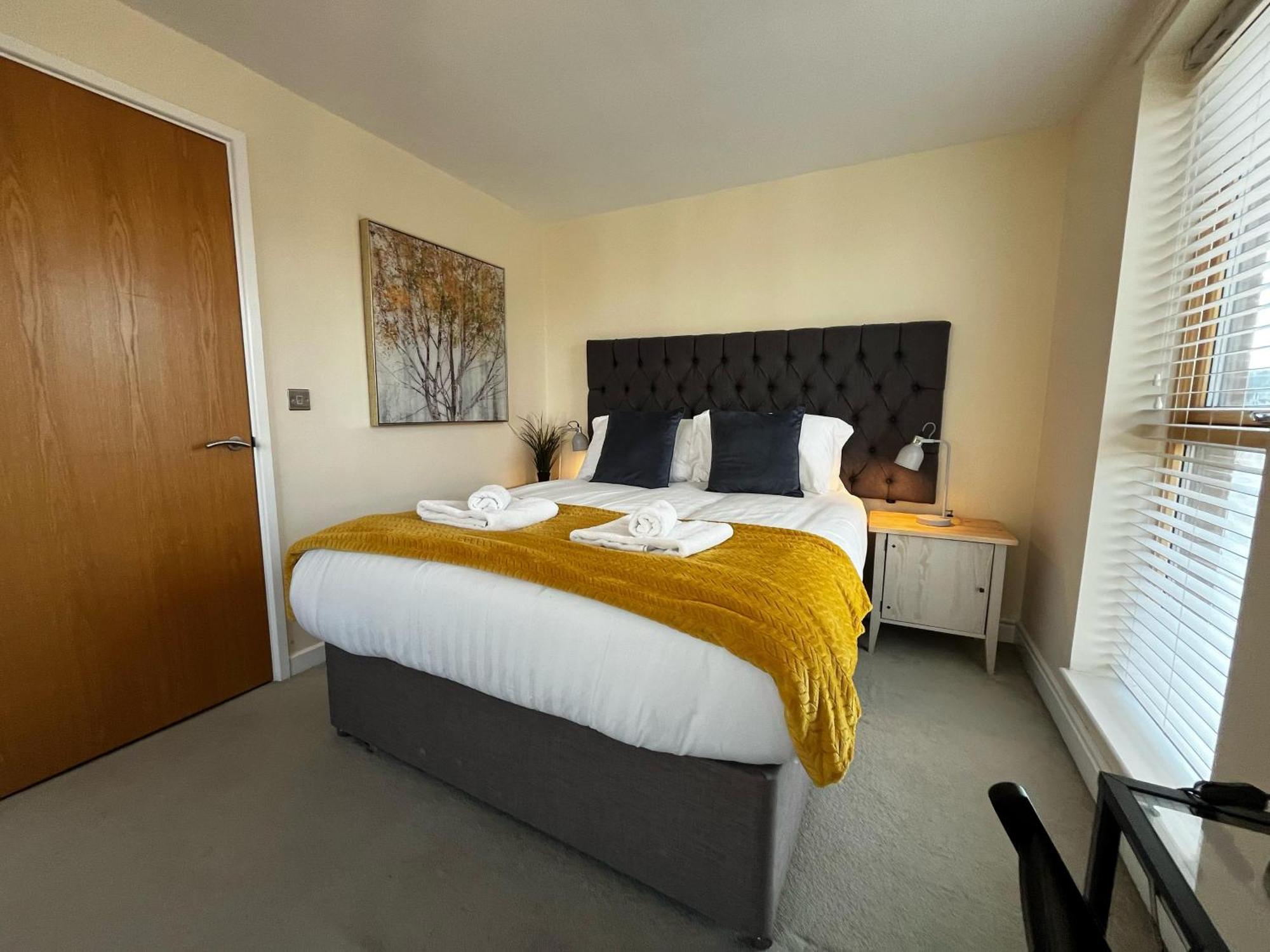Three Bedroom Townhouse With Parking Telford Zewnętrze zdjęcie