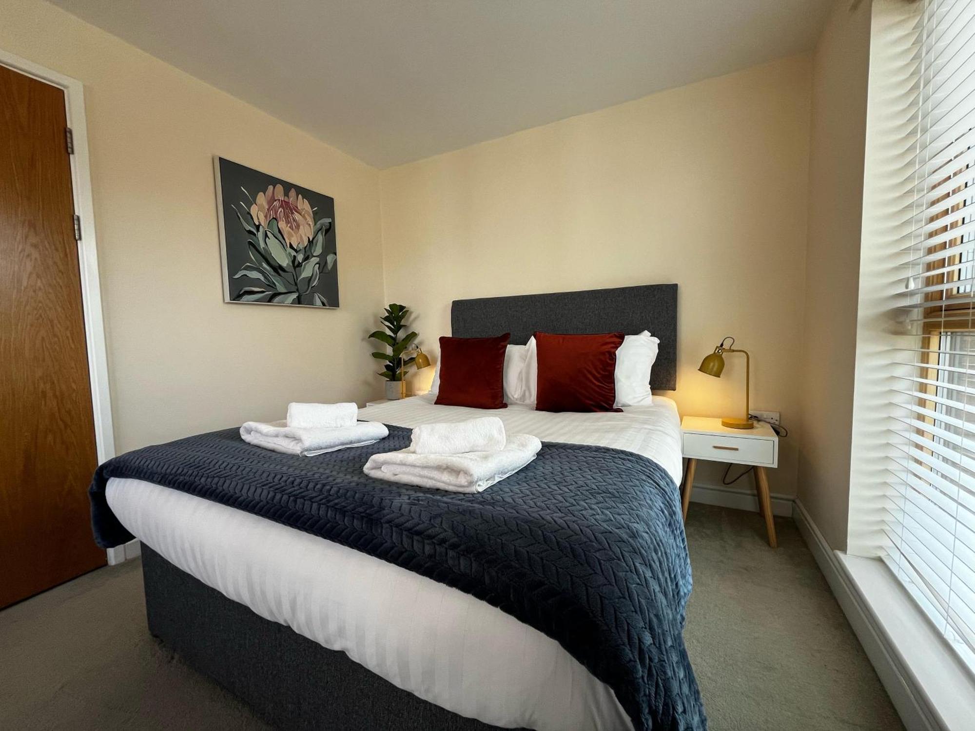 Three Bedroom Townhouse With Parking Telford Zewnętrze zdjęcie