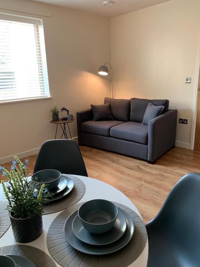 Three Bedroom Townhouse With Parking Telford Zewnętrze zdjęcie